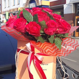 21 красная роза в шляпной коробке Чернигов фото