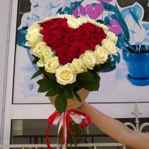 51 роза в форме сердца в Чернигове фото