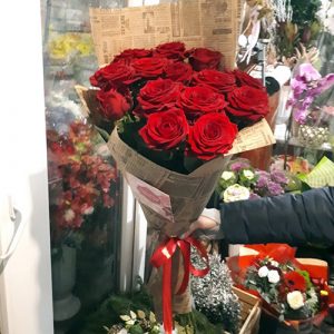 Букет з 15 червоних троянд фото