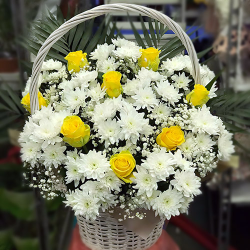 Фото товара Корзина "Белые хризантемы, жёлтые розы" в Чернигове
