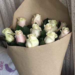 букет белых роз 11 штук в Чернигове фото