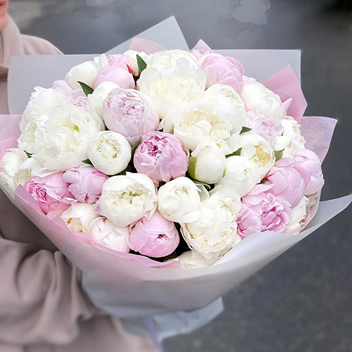 Фото товара 45 белых и розовых пионов в Чернигове