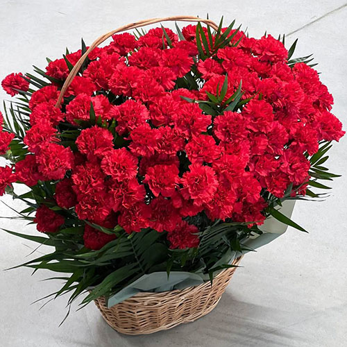 Фото товара 100 гвоздик в корзине в Чернигове